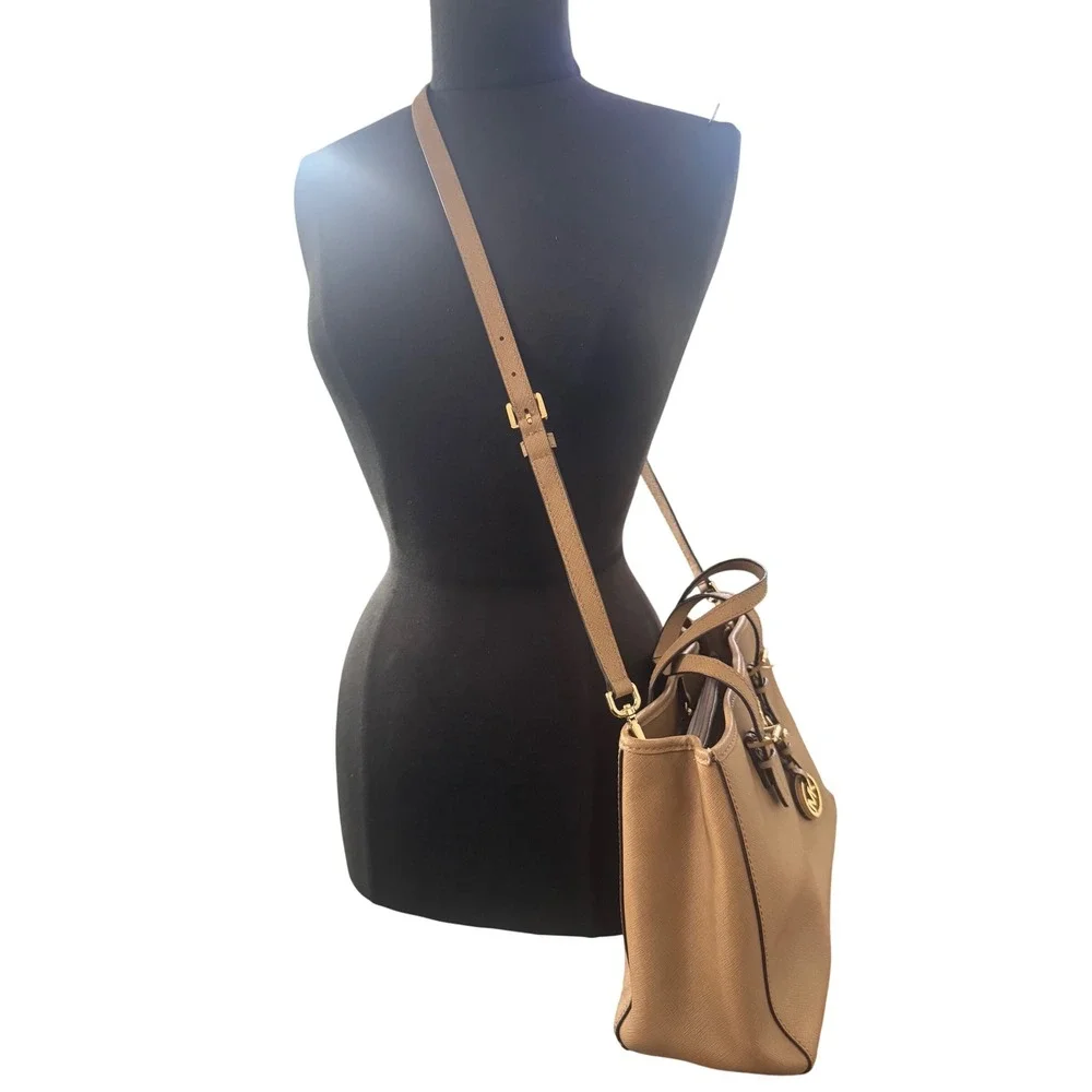 Michael Kors Jet Set Tan Saffiano Leather Satchel Crossbody Bag AV-1501 preloved